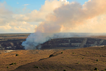 Fototapeta na wymiar Active Halemaumau crater - Hawaii