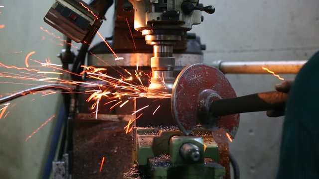 Metal End&uuml;strisinde Matkap Demir Torna