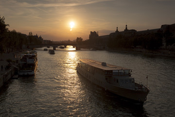 Fototapeta premium Boats in the Seine river, Paris, France