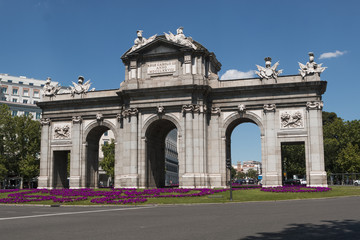 Fototapeta na wymiar Puerta de Alcala (Alcala Gate) in Madrid, Spain