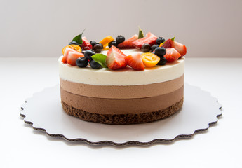 biscuit cake with berries