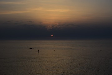 Fototapeta premium paddle au coucher de soleil