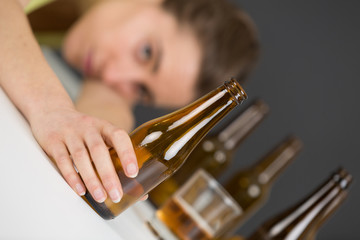 Obraz premium drunk woman with bottle in hand