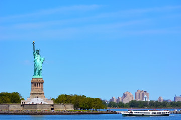 Fototapeta premium View of the Statue of Liberty from the gulf