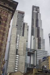 Fototapeta na wymiar Un edificio alto en construcción