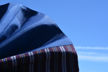 和風背景イメージ素材、美しい日本の布、織物、青空背景