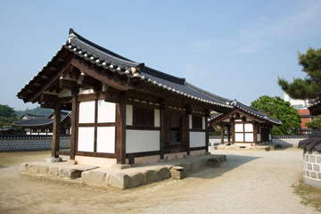Fototapeta na wymiar Gyeonggijeon Hall is a famous tourist spot in Jeonju Hanok Village.