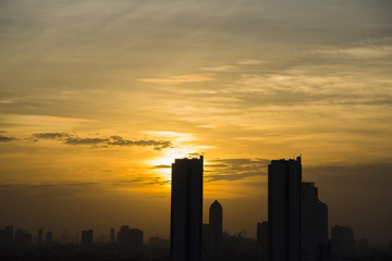 Fototapeta na wymiar silhouette sunset of city bangkok, thailand