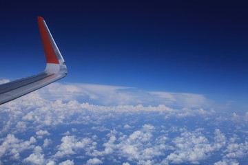 Небо. Облака. Земля с высоты. Виды из окна самолёта. Полёт. Поля облаков.