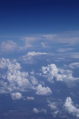Небо. Облака. Земля с высоты. Виды из окна самолёта. Полёт. Поля облаков.
