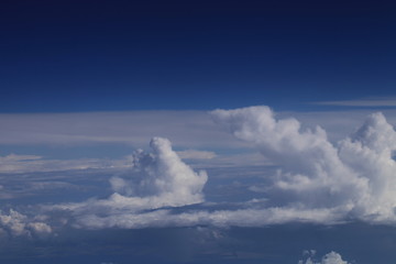 Небо. Облака. Земля с высоты. Виды из окна самолёта. Полёт. Поля облаков.