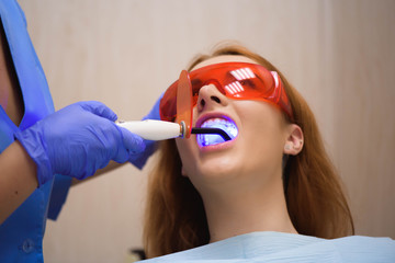 Naklejka premium female dentists treating patient