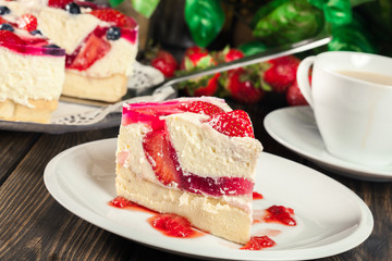 Cheesecake with strawberries, blueberry and jelly