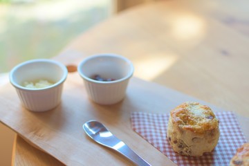 手作りジャムとスコーン