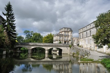 Fototapeta na wymiar Seugne river at Jonzac in Charente-Maritime