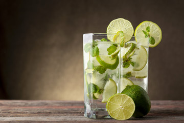 Mojito cocktails with lime slices