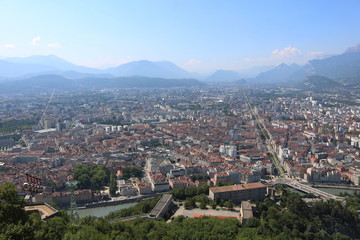 Vue de Grenoble et des alpes depuis la Bastille
