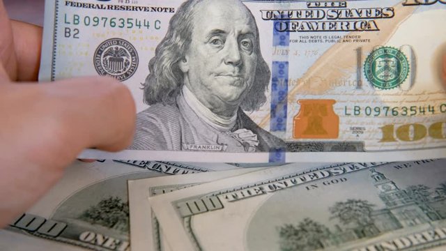 checking 100 usa dollar  money to be real