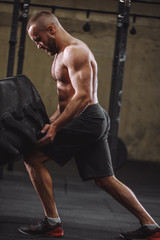 Obraz premium young ambitious man is keen on bodybuilding.guy likes sport, fitness. motivation concept