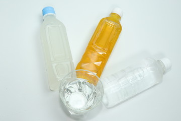 水とペットボトル