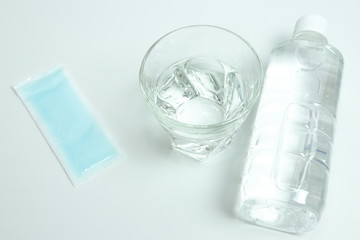 水とペットボトル