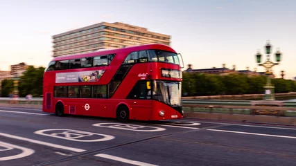 Tableaux ronds sur aluminium brossé Bus rouge de Londres Les bus rouges de Londres