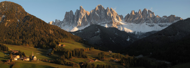 St. Magdalena im Villnösstal mit Geislerspitzen, Panorama