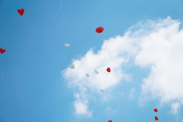 Herzballons auf dem weg zum Horizon