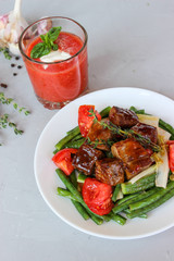 roast beef in sweet and sour sauce with green beans