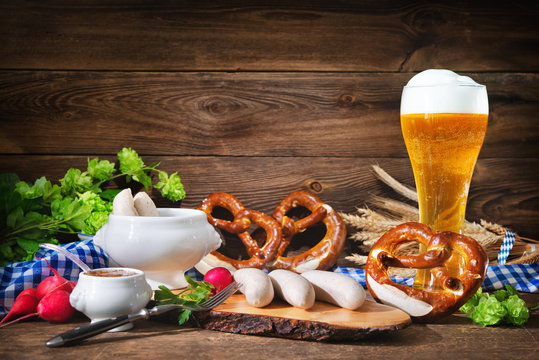 Bavarian sausages with pretzels, sweet mustard and beer