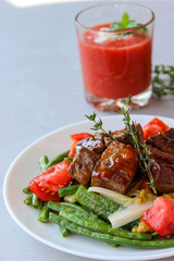 roast beef in sweet and sour sauce with green beans