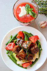 roast beef in sweet and sour sauce with green beans