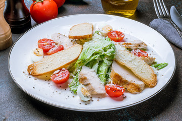 Salad caesar with chicken