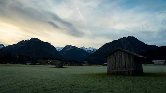 Zeitraffer vom Sonnenaufgang in den Bergen bei Oberstdorf