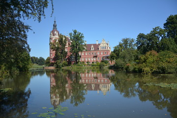 Fototapeta na wymiar Neues Schloss im Muskauer Park