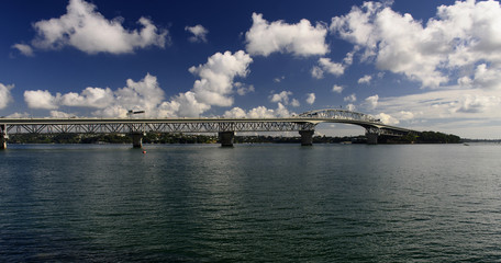 Obraz premium The Auckland Harbour Bridge, a motorway bridge over Waitematā Harbour in Auckland, New Zealand