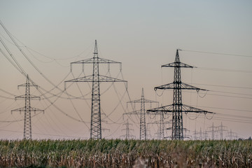 Strommasten einer Überlandleitung