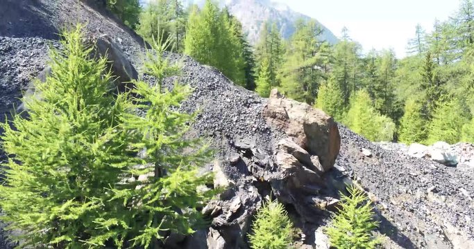 The Vallone di Saint-Marcel is a side valley of the Valle d'Aosta, between the Val Clavalit&eacute; and the Vallone delle Laures