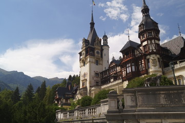 Fototapeta premium Peles Castle in the Carpathian Mountains, Sinaia, Romania 