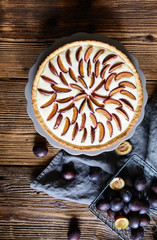 Fruit tart filled with plums and vanilla cream cheese