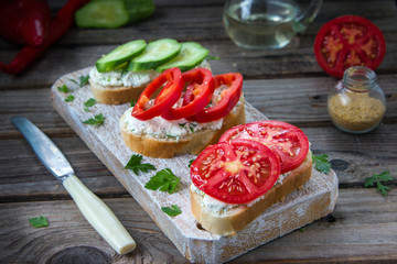 Delicious toast with vegitable and goat cheese