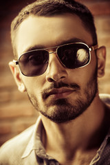 Obraz premium man in sunglasses