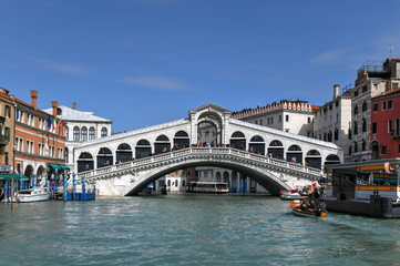 Fototapeta na wymiar Rialto Bridge - Venice, Italy