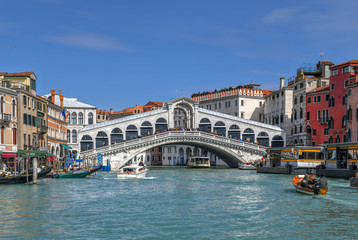 Fototapeta na wymiar Rialto Bridge - Venice, Italy