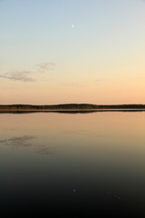 Fototapeta na wymiar sky reflecting in water at sunset