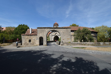 Fototapeta premium Rothenburg ob der Tauber , Bayern, Deutschland - August 12, 2018 : Rund um Rothenburg ob der Tauber : Blick auf die Spitalbatei . 
