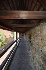 Obraz premium Rothenburg ob der Tauber , Bayern, Deutschland - August 12 ,2018 : Rund um Rothenburg ob der Tauber : die Stadtmauer .