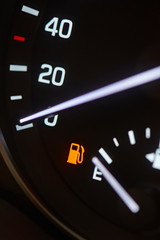 Naklejka premium Gas empty tank