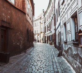 Fototapeta na wymiar Narrow cobbled street in Cesky Krumlov old town, UNESCO site