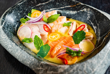 seafood sevice with mango sauce